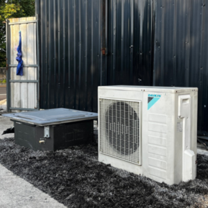 แอร์แบบสี่ทิศทาง ยี่ห้อ Daikin รุ่น FCRN30FXV1S ขนาด 30,000 BTU(2)